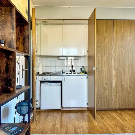 Stylish Solo Sanctuary With Stunning Views Apartman *